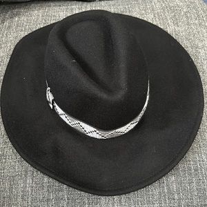 Women’s felt hat by Universal Thread